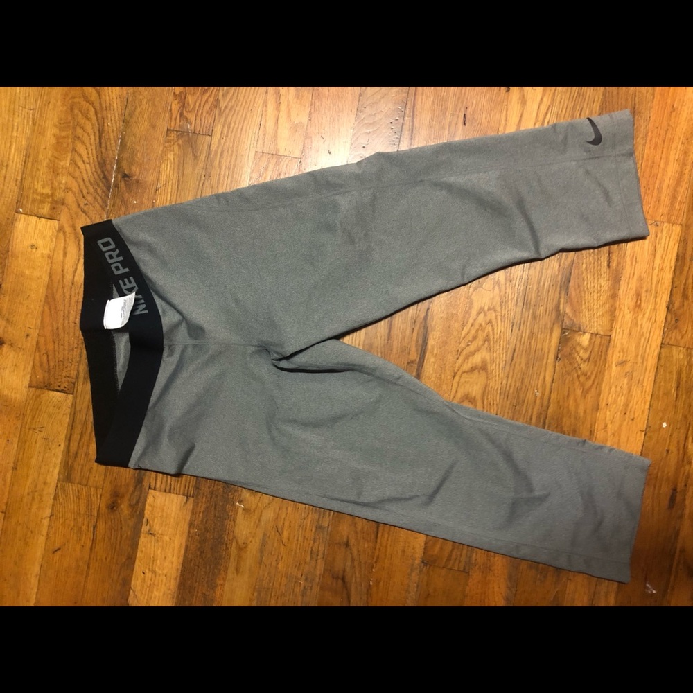 Nike pro cropped athletic leggings size M
